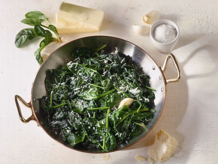 Spinaci con pecorino e pinoli